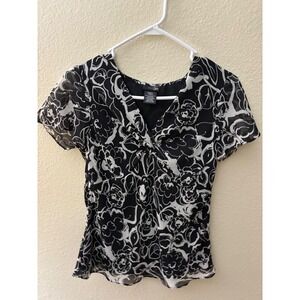 east5th Black White Floral Sheer Sleeve V Neck Top Women's Small
A840